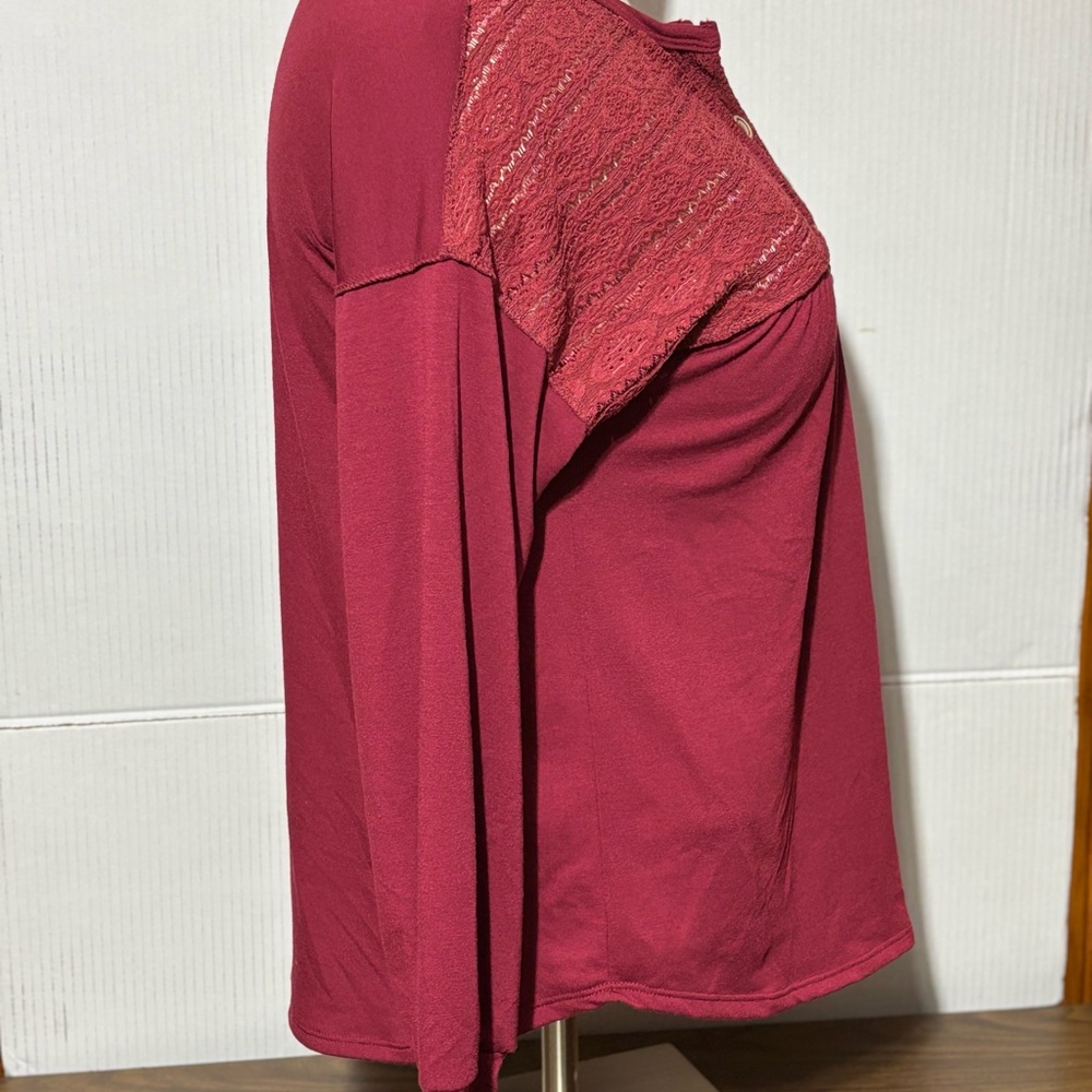 7th Ray 2X Women's Red Button-Up Top - Picture 5 of 8